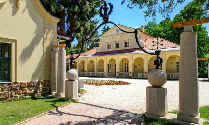 Klebelsberg Hotel