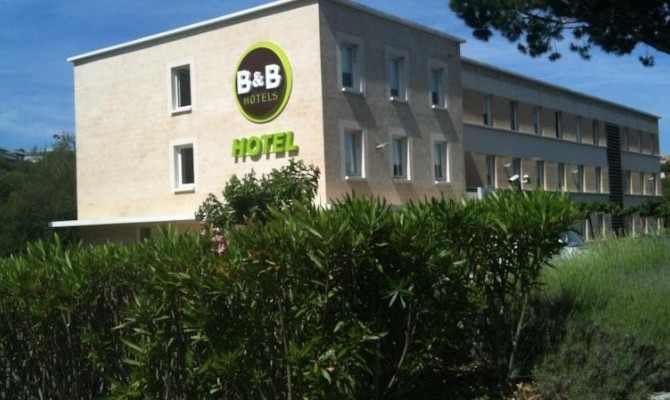 Premiere Classe Arles & B&B Sophia-Antipolis